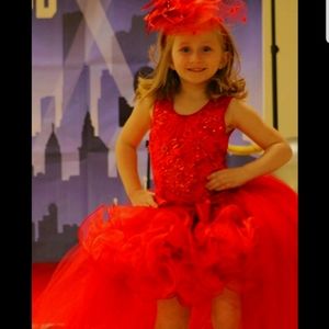 Red Fun fashion Pageant